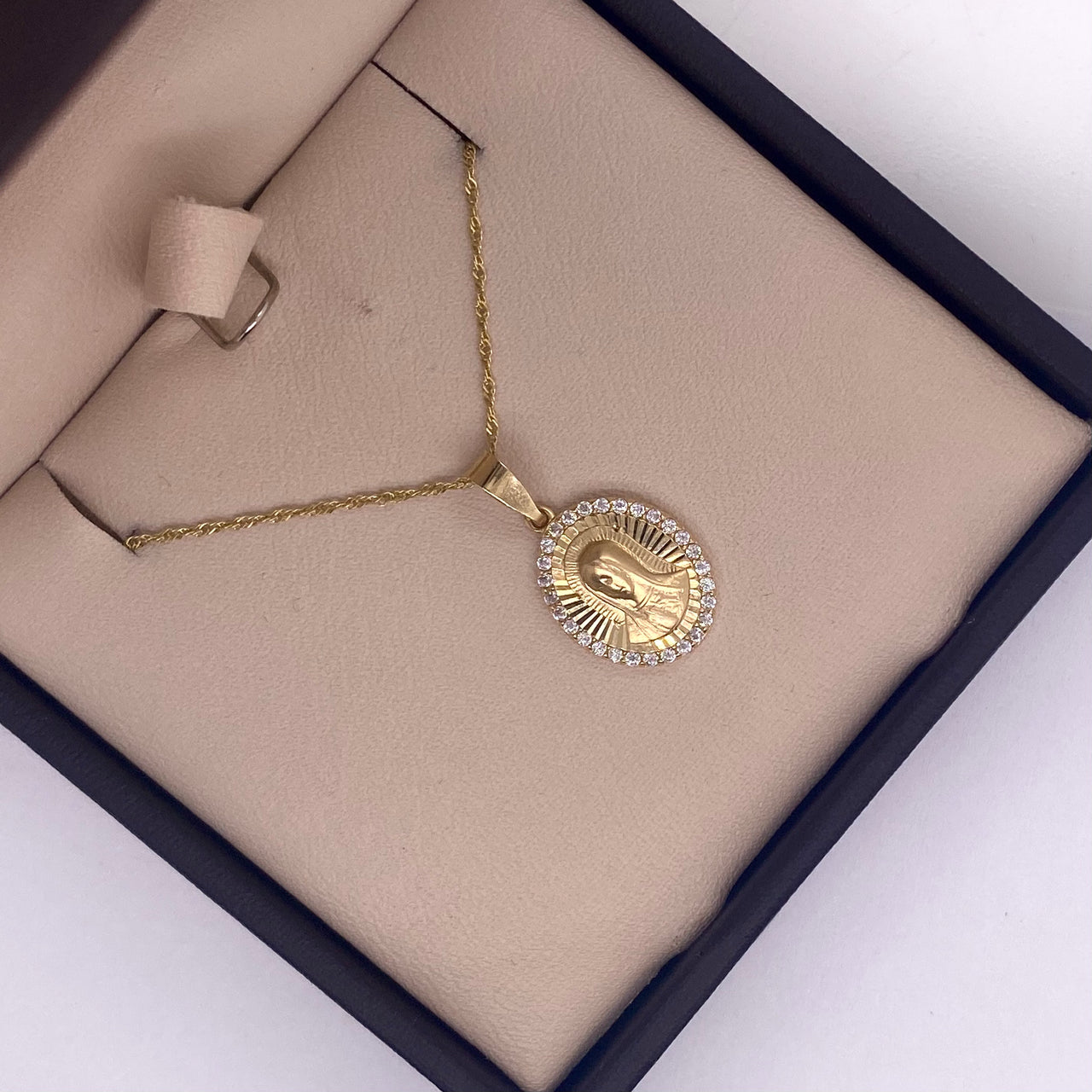 Medalla Oro 14k - Cara Virgen de Guadalupe con Zirconias