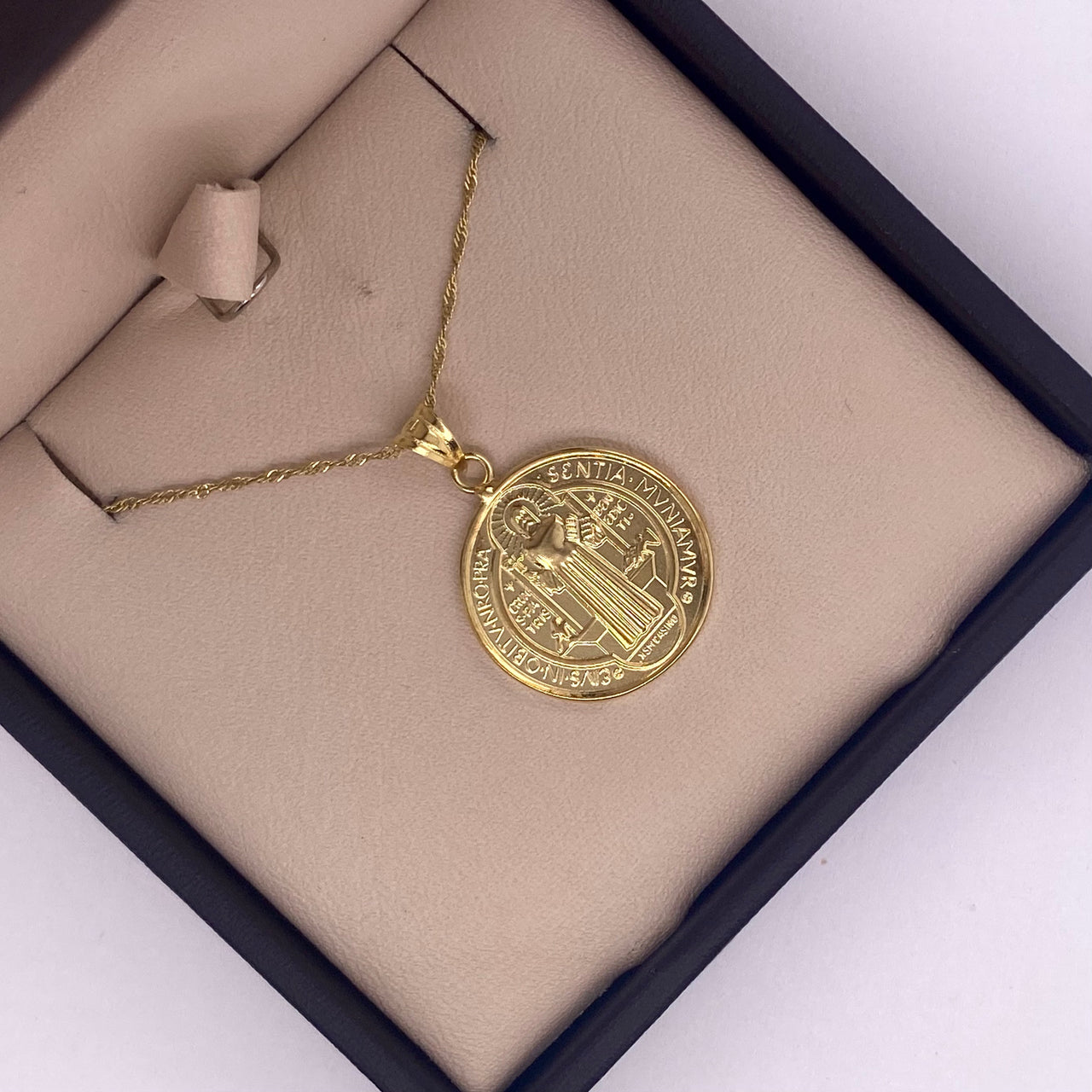 Medalla Oro 14k - San Benito Doble Cara 1.8 cm Diámetro