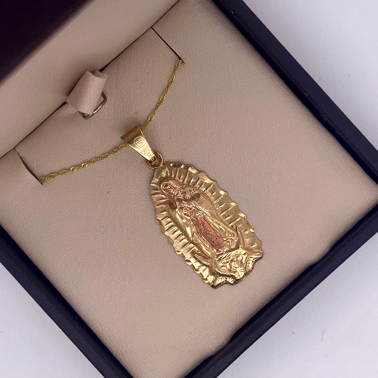 Dije Oro 10k - Virgen Guadalupe de 3.8 cm Alto