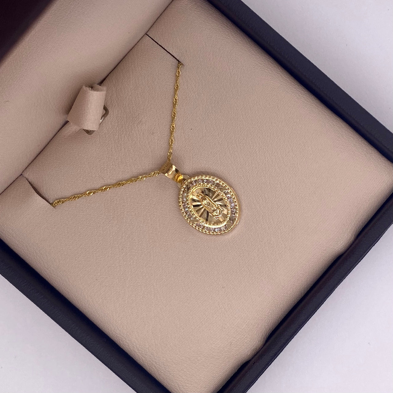Medalla Oro 14k - Virgen de Guadalupe con Zirconias