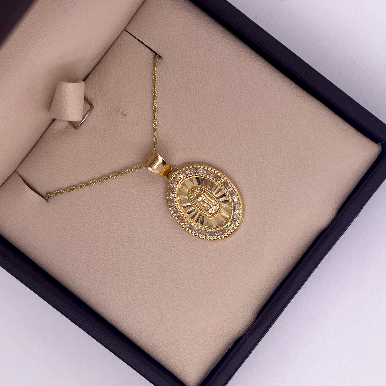 Medalla Oro 14k - Virgen de Guadalupe con Zirconias