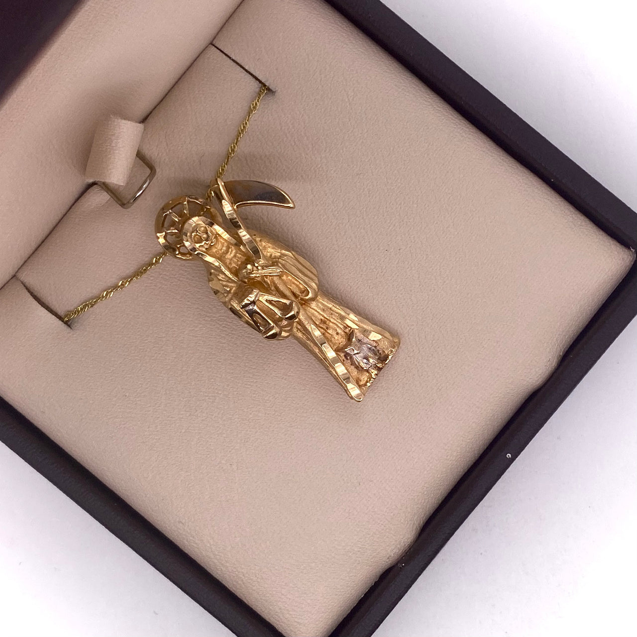 Dije Oro 10k - Santa Muerte, 3.2 cm de Alto, 1 cm Largo