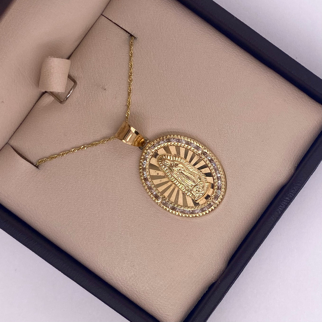Medalla Oro 14k - Virgen de Guadalupe 2.8 cm con Zirconias