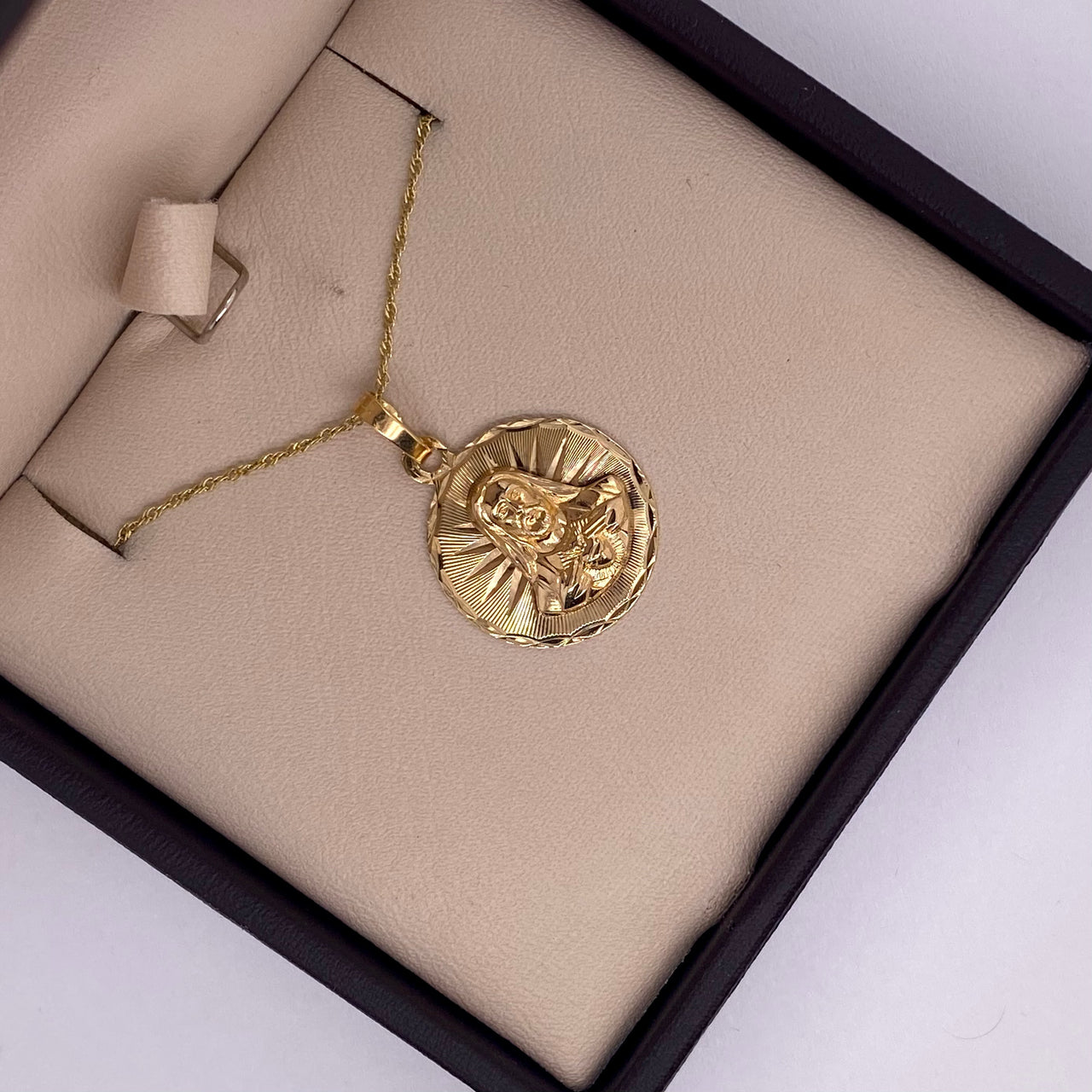 Medalla Oro 10k - Sagrado Corazón de Jesús 2.4 cm Alto