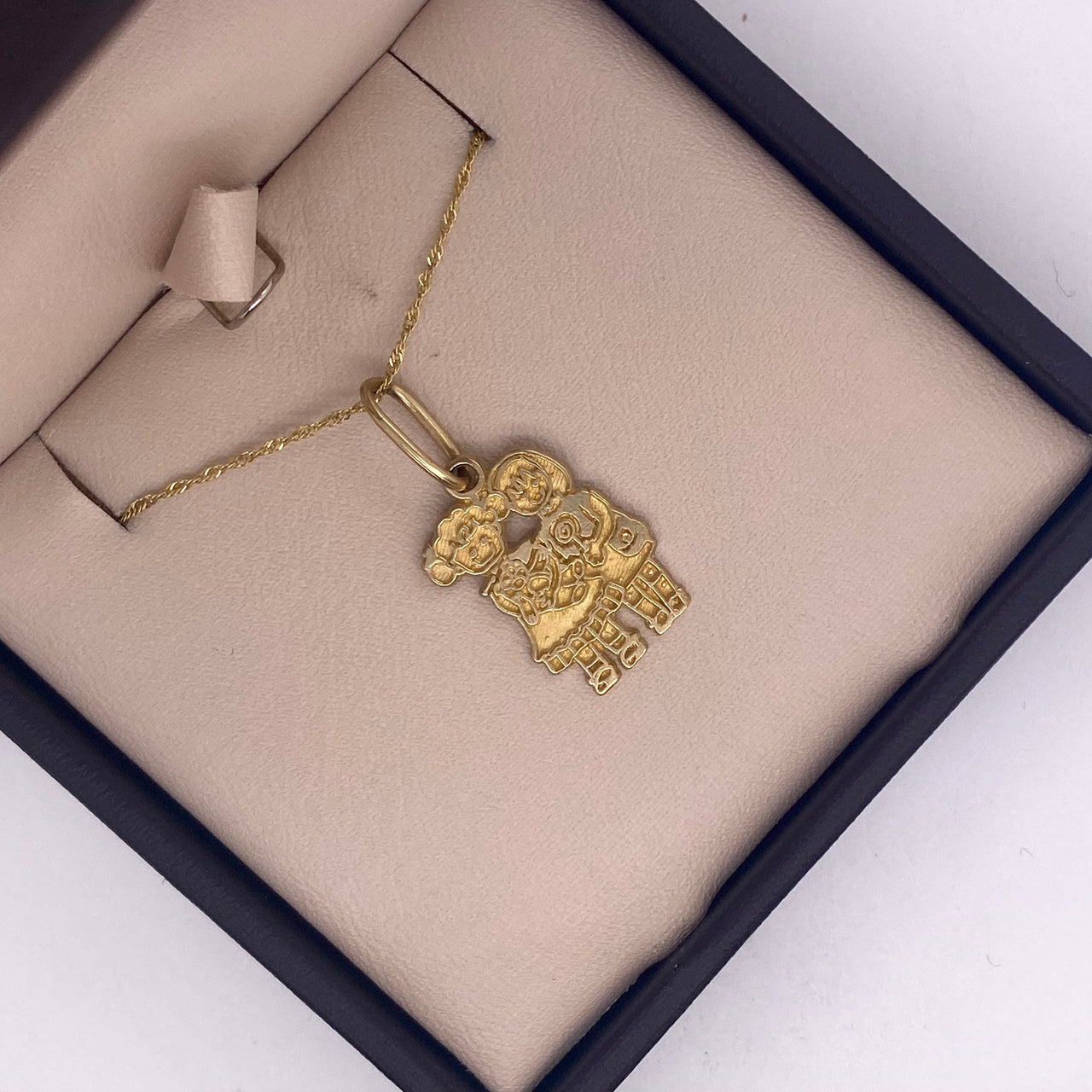 Dije Oro 10k - Par de Niñas 2.6 cm Alto