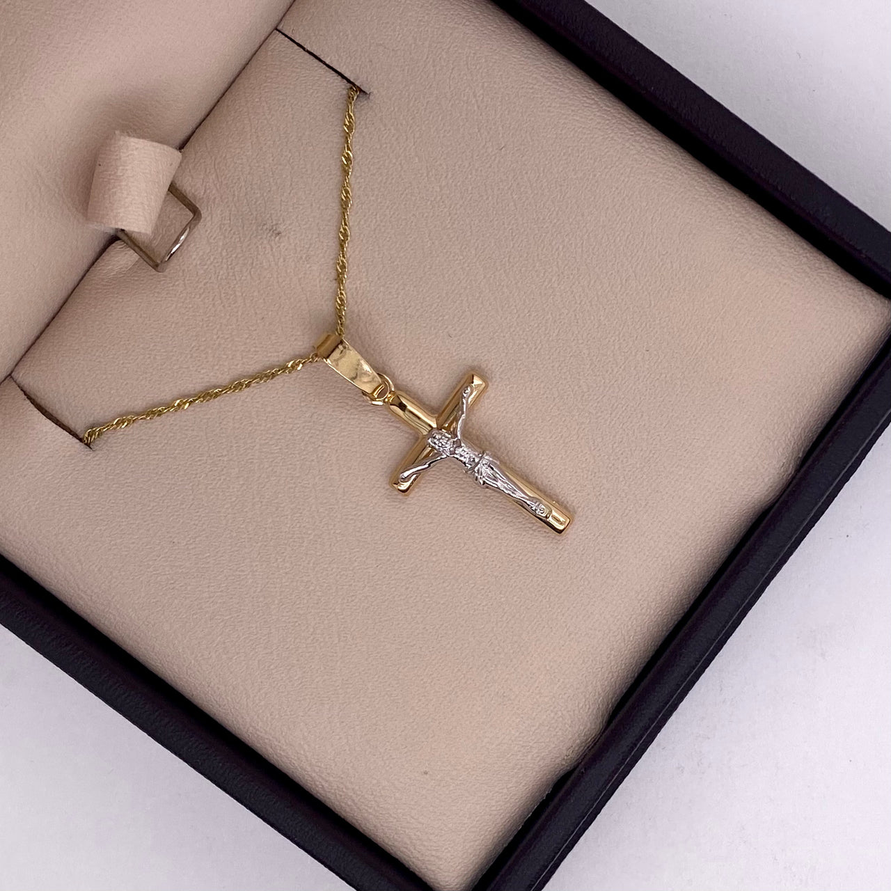 Cruz con Cristo Oro 14k - 2.65 cm