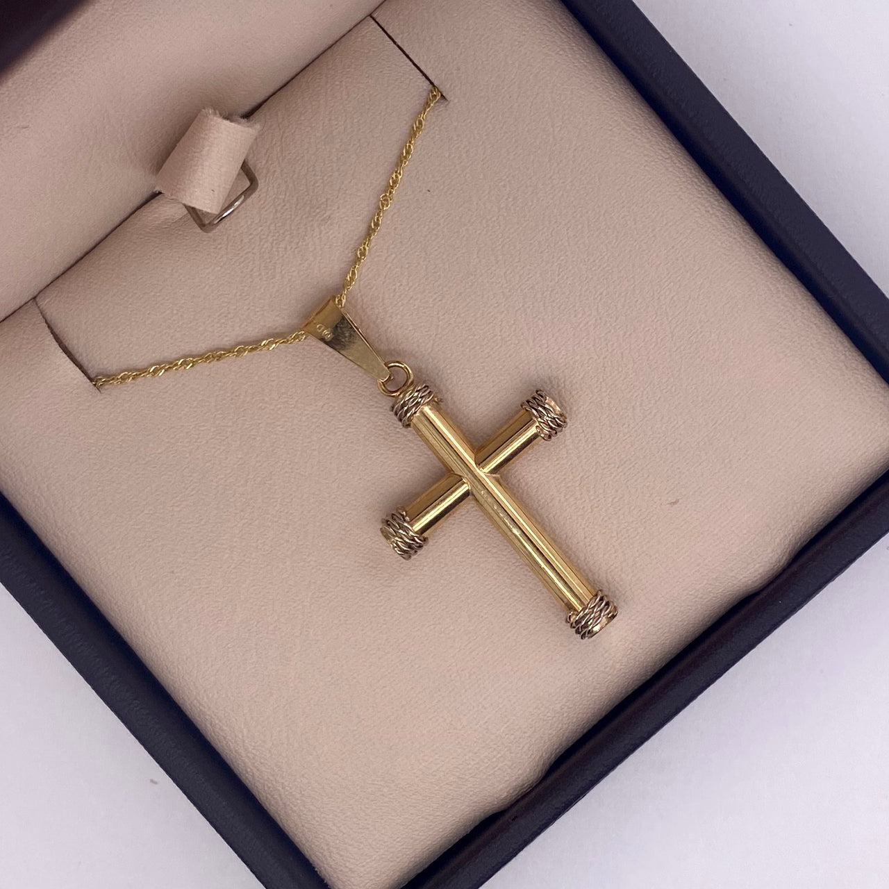 Cruz Oro 10k - Tubo con Cuerdas Extremas 3.5 cm Alto