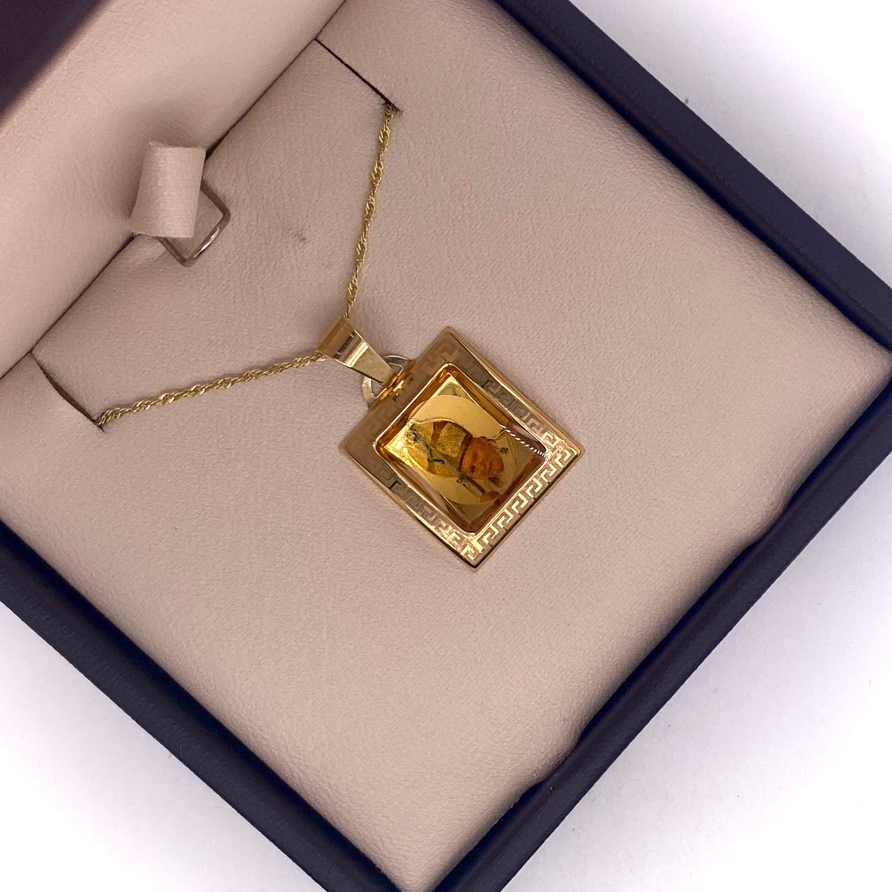 Medalla Juan Pablo II con acrí­lico, 2.5 cm alto, 1.5 cm Largo - Oro 10k