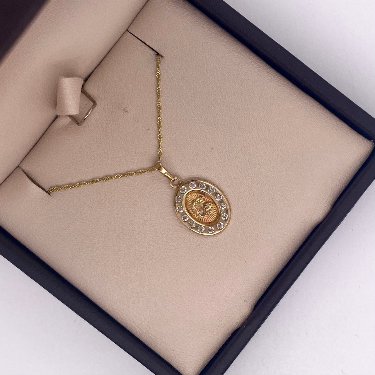 Medalla Oro 10k - Oval Bautizo con Zirconias, 2 cm Alto