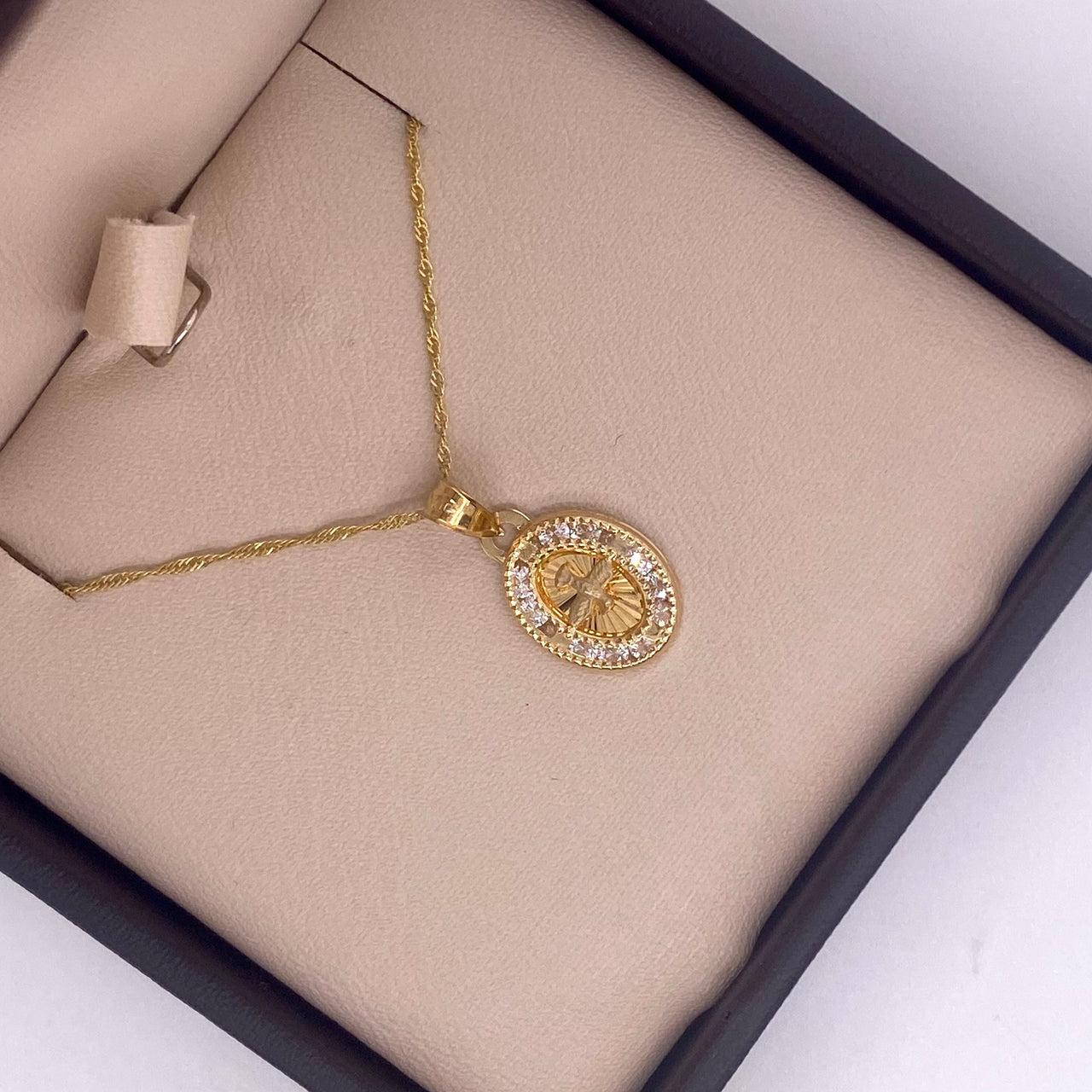 Medalla Oro 10k - Espí­ritu Santo con Zirconias 1.7 cm alto, Largo .9 cm