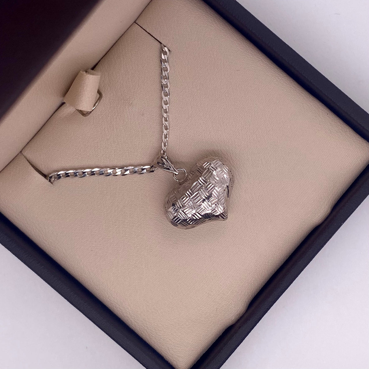 Dije Oro Blanco 10k - Corazón Diamantado