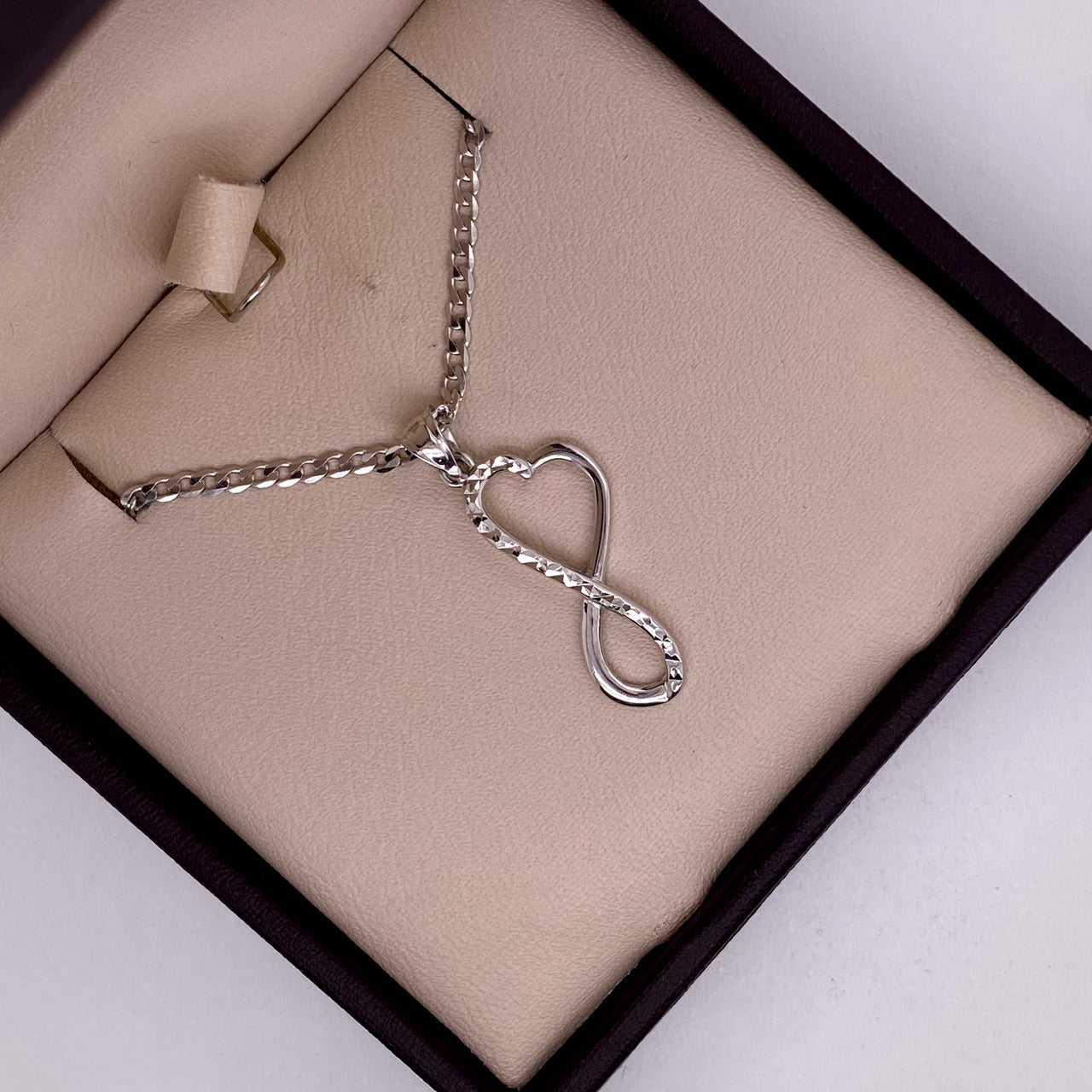 Dije Oro Blanco 10k - Infinito Corazón Diamantado
