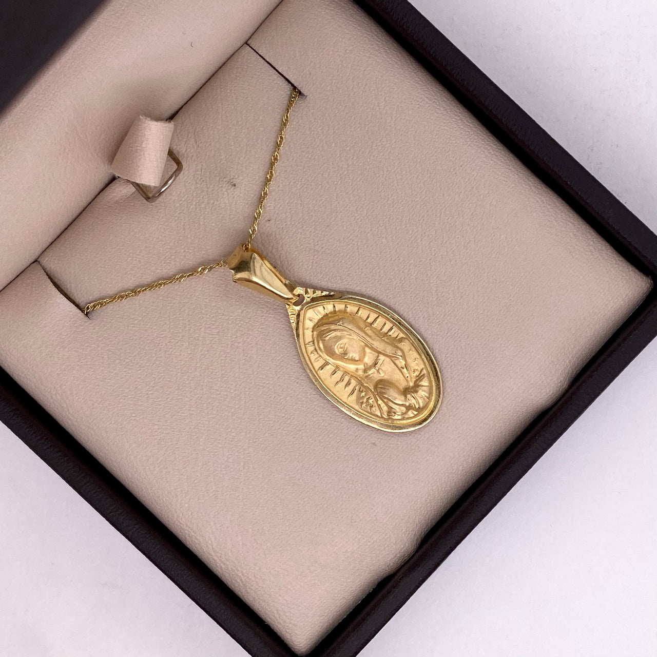 Medalla Oro 10k - Virgen de Guadalupe 3.2 cm