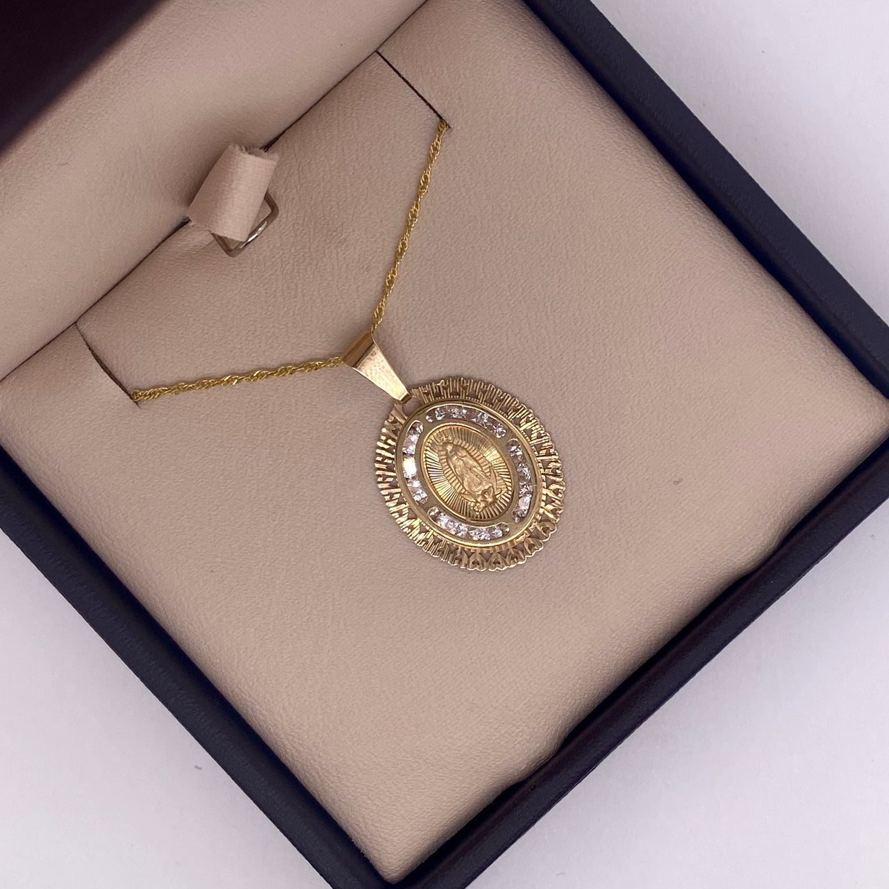 Medalla Oro 10k - Virgen de Guadalupe 2.5 cm con Zirconias