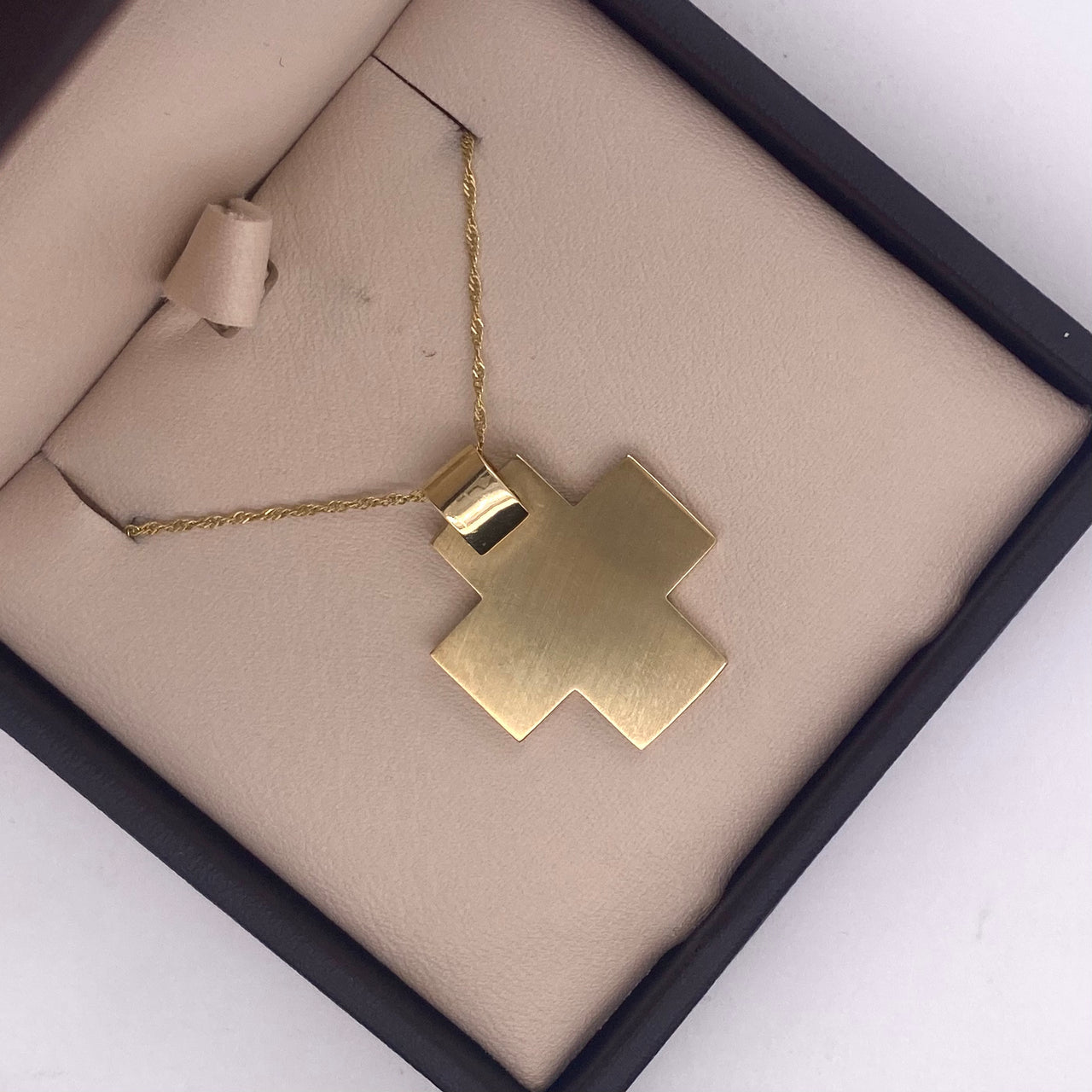 Cruz Oro 10k - Lisa de 2.4 cm Alto