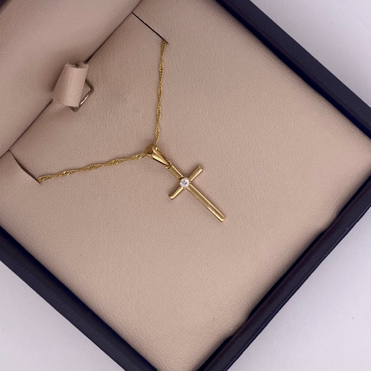 Cruz Oro 10k - Pequeña con Zirconia
