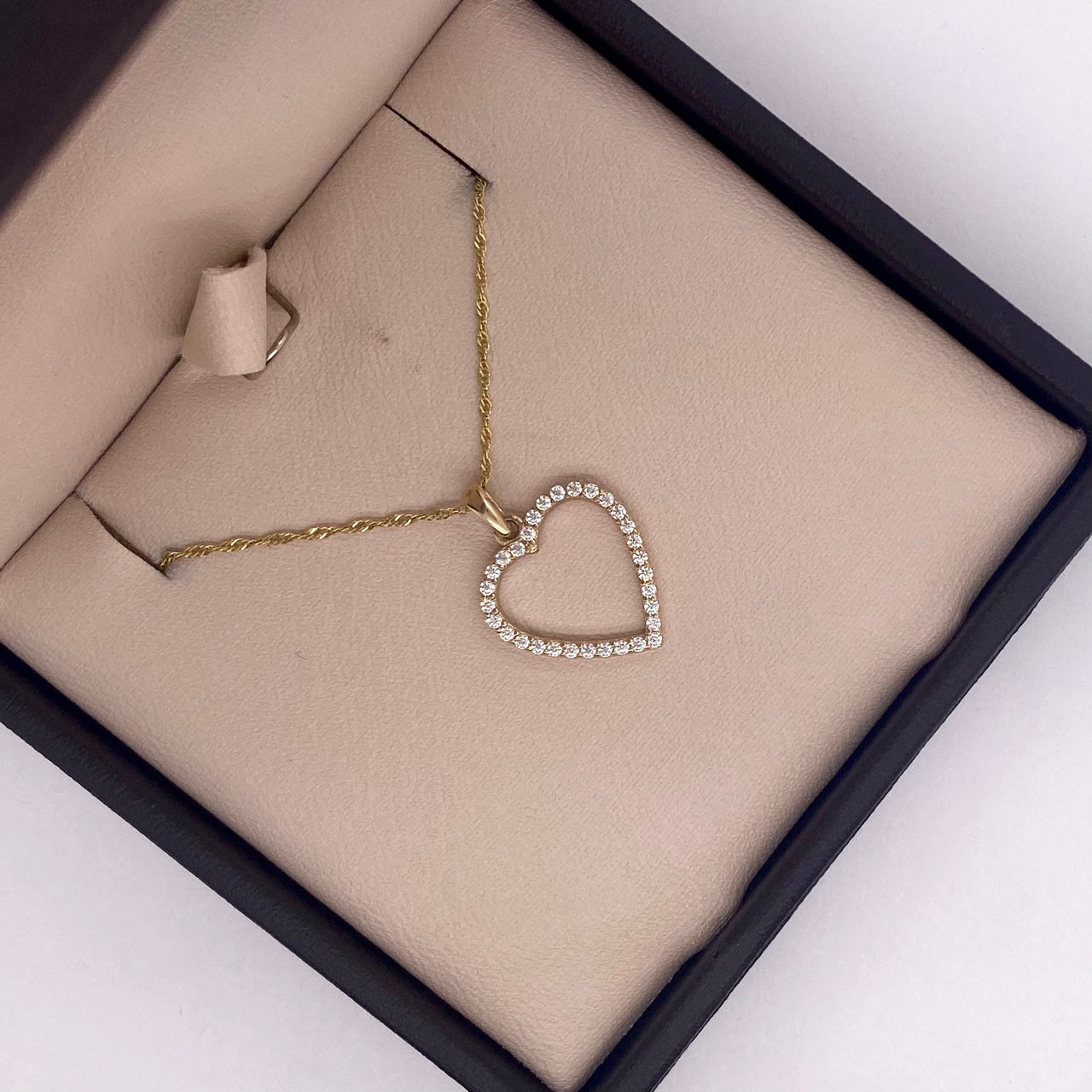 Dije de corazón 2 cm de oro 10K con Zirconias