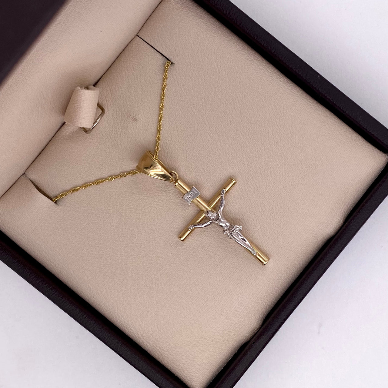 Cruz con Cristo 3.5 cm - Oro 10k