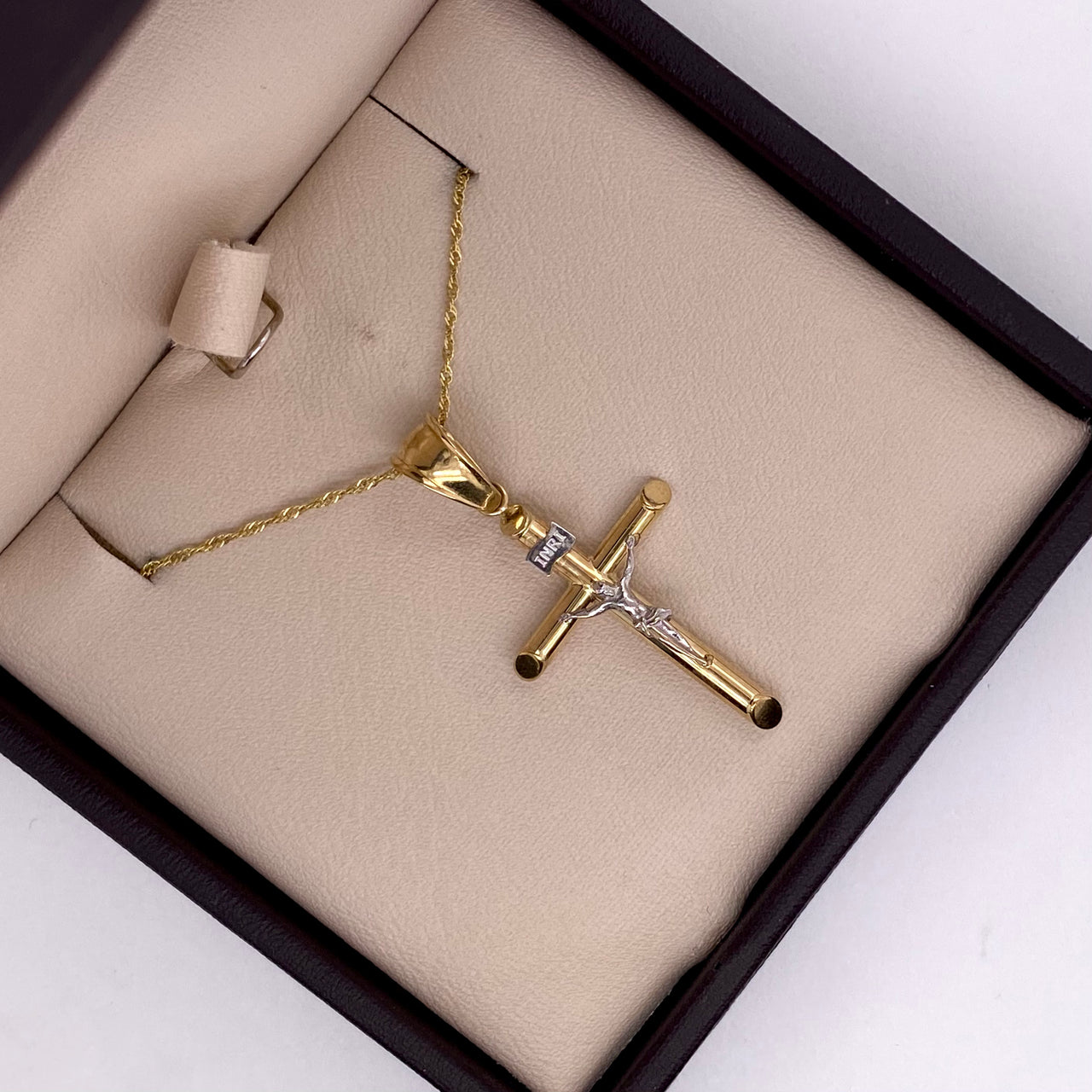 Cruz con Cristo 3.5 cm - Oro 10k