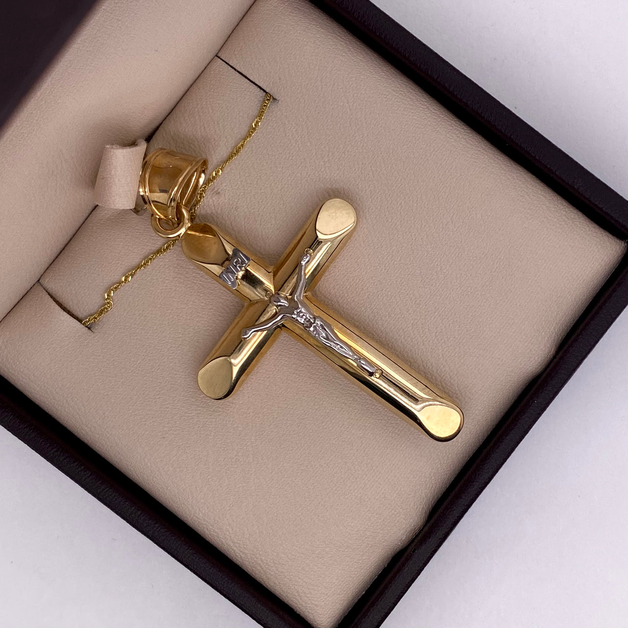 Cruz con Cristo 5.5 cm - Oro 10k