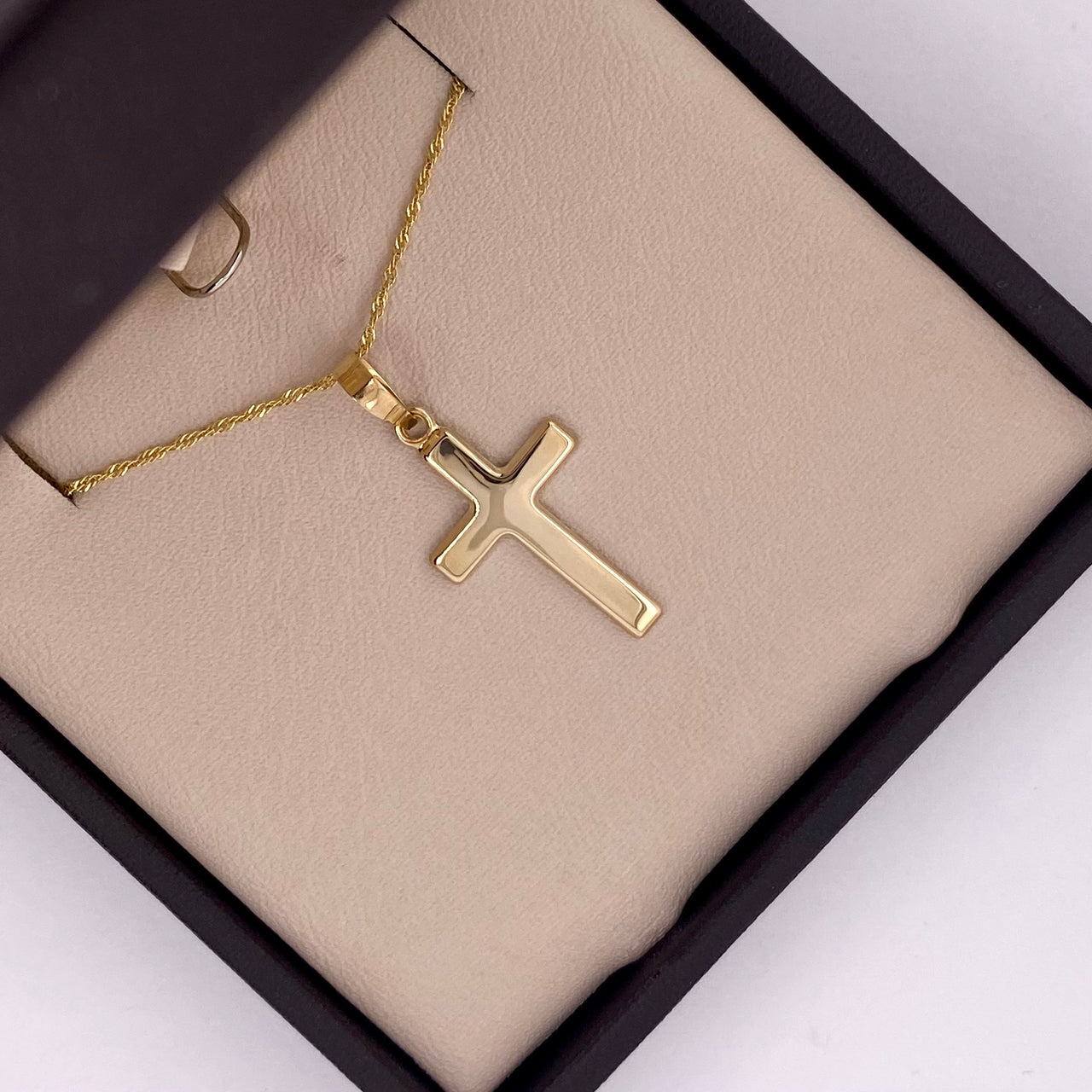 Cruz Oro 10k - Lisa 2.7 cm Alto, 1.3 cm Ancho