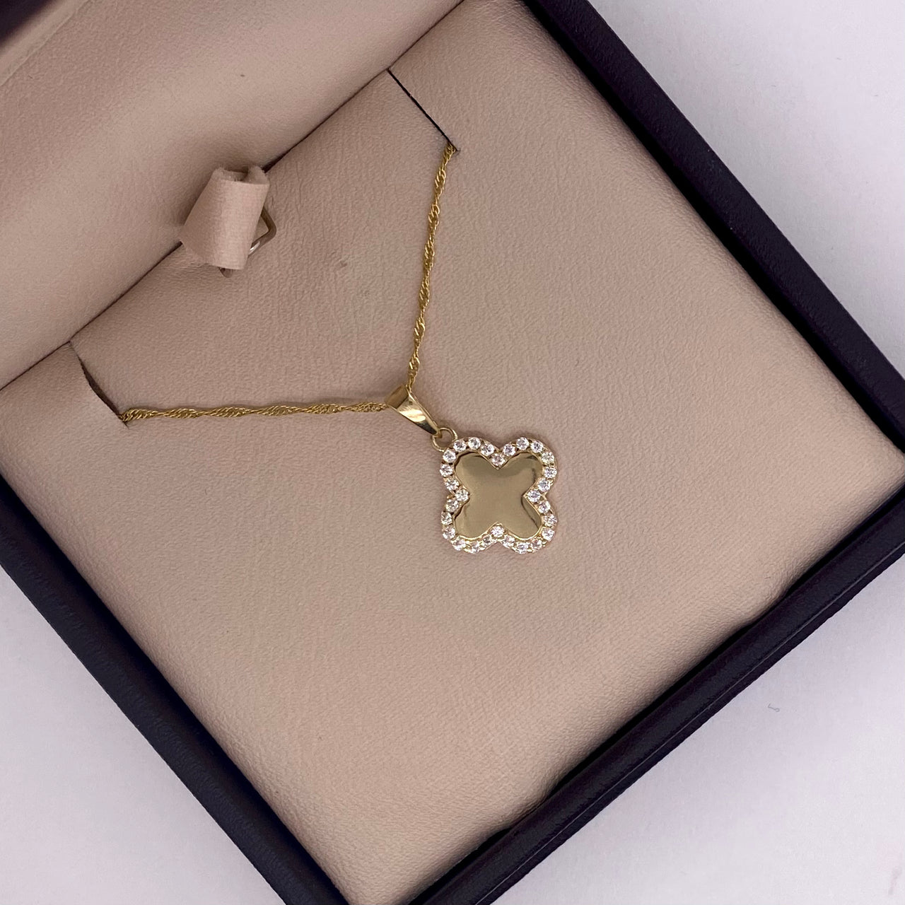 Dije Oro 10k - Flor con Zirconias