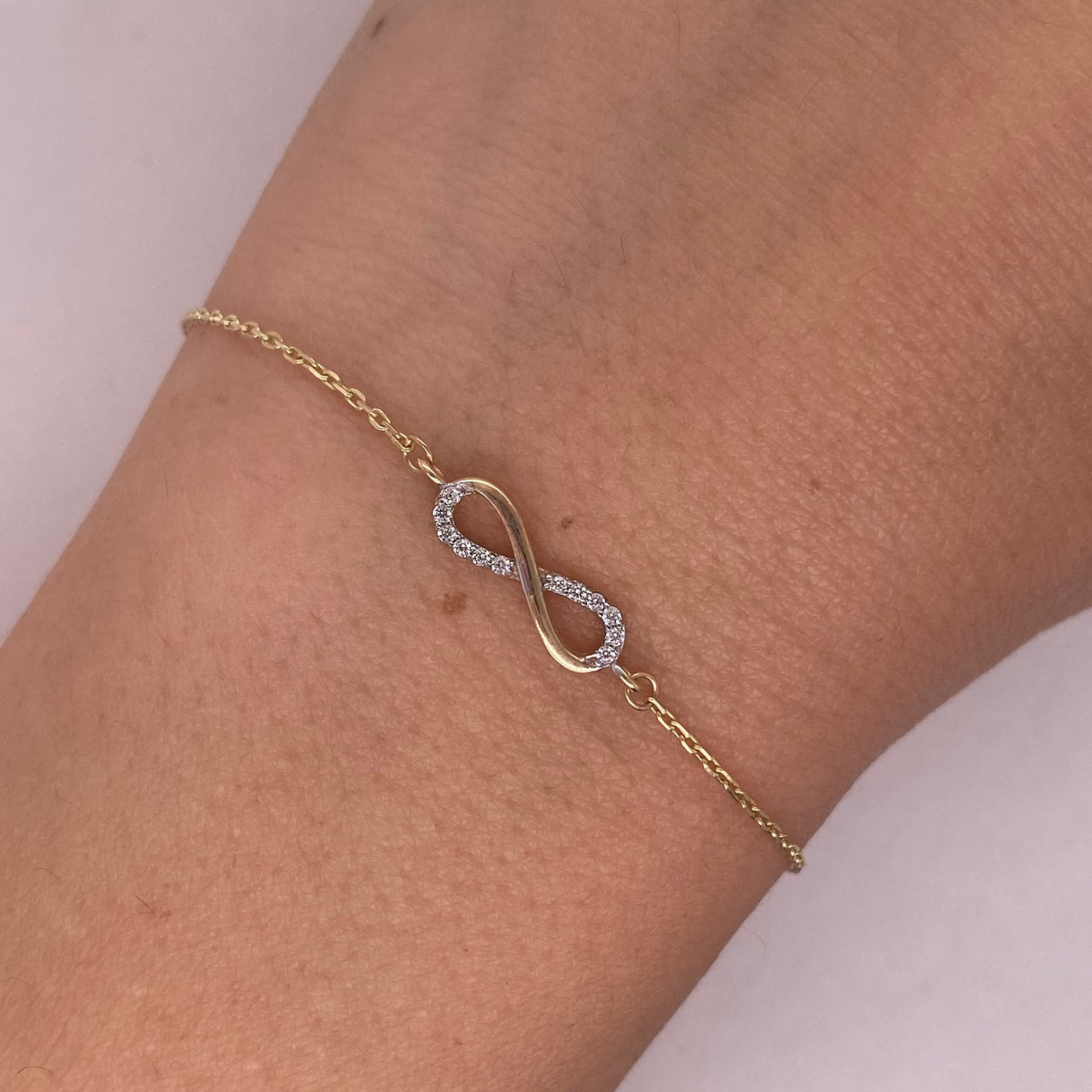 Pulso Oro 10k - Infinito con Zirconias