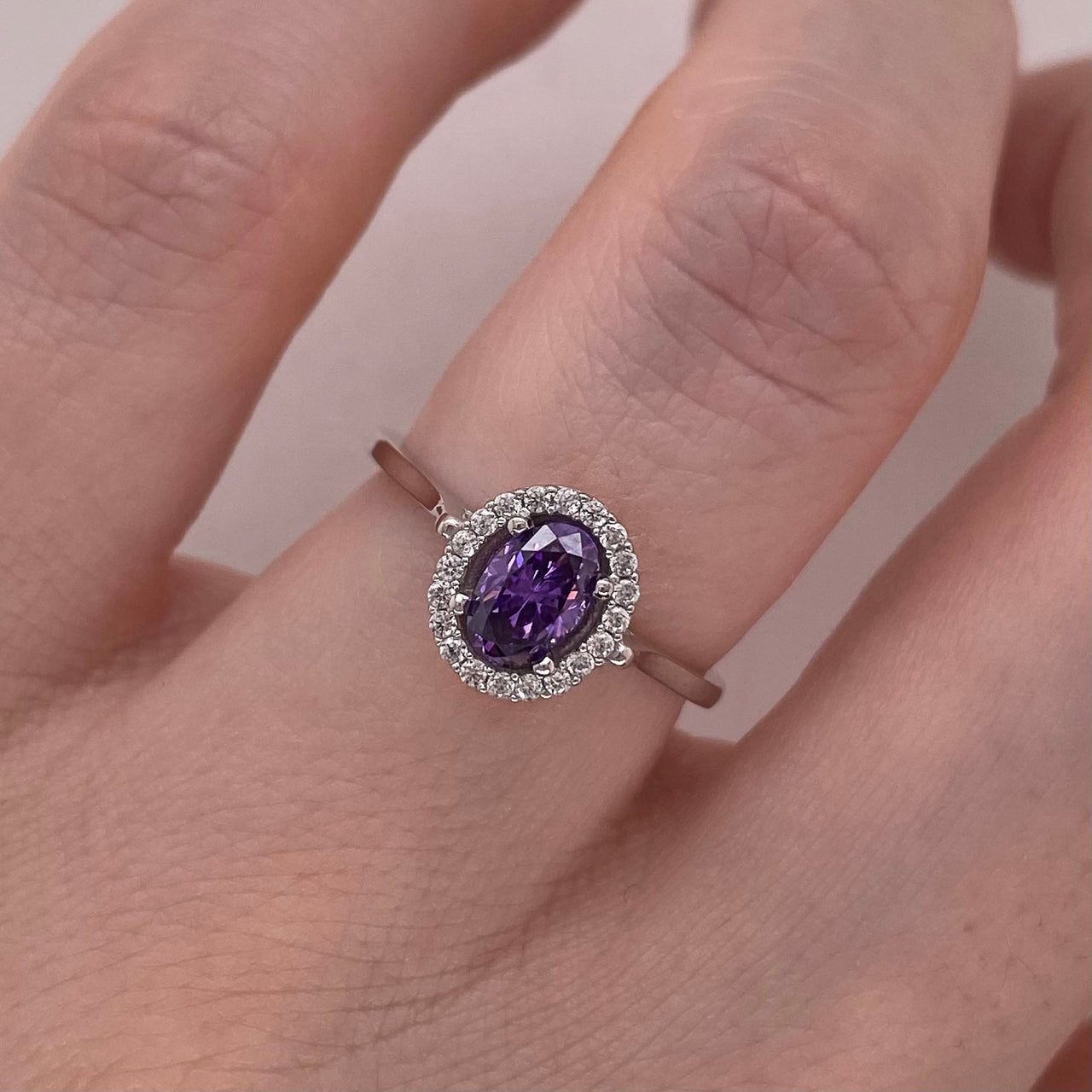 Anillo Oro Blanco 10k - Halo Oval Zirconia
