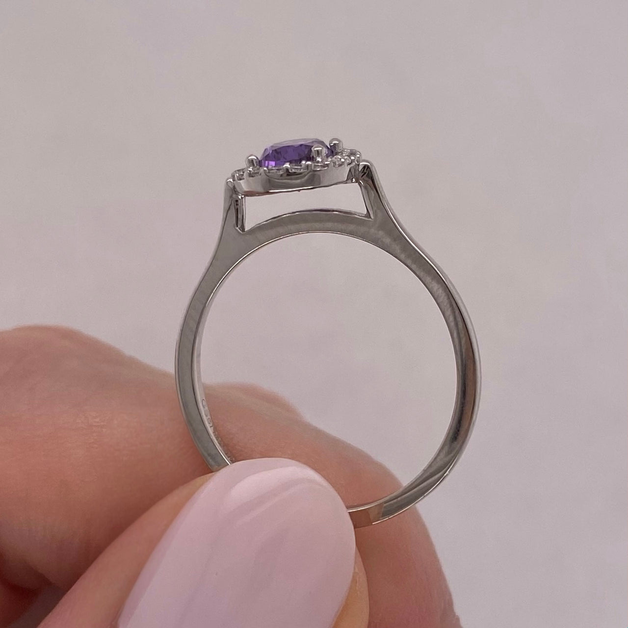 Anillo Oro Blanco 10k - Halo Oval Zirconia