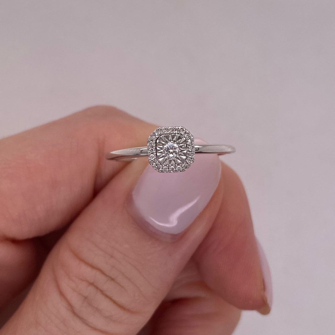 Anillo Oro Blanco 14k - Halo Diamante Natural con 0.08 CTW