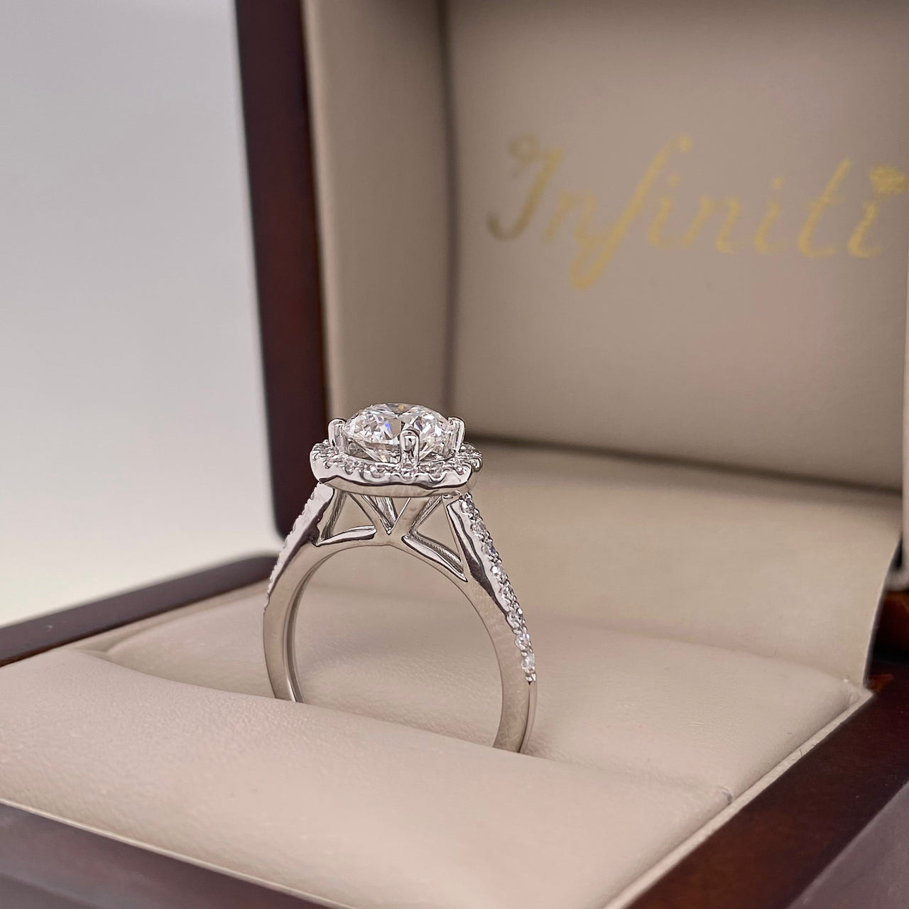 Anillo Oro Blanco 14k - Halo 1.25 CTW Diamante de Laboratorio IGI