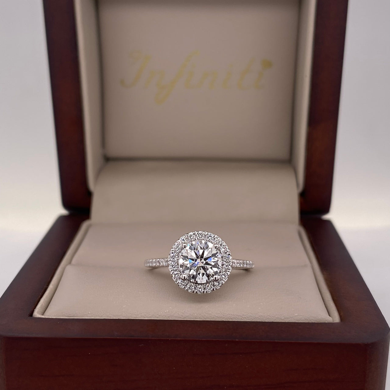 Anillo Oro Blanco 14k - Halo 1.25 CTW Diamante de Laboratorio IGI
