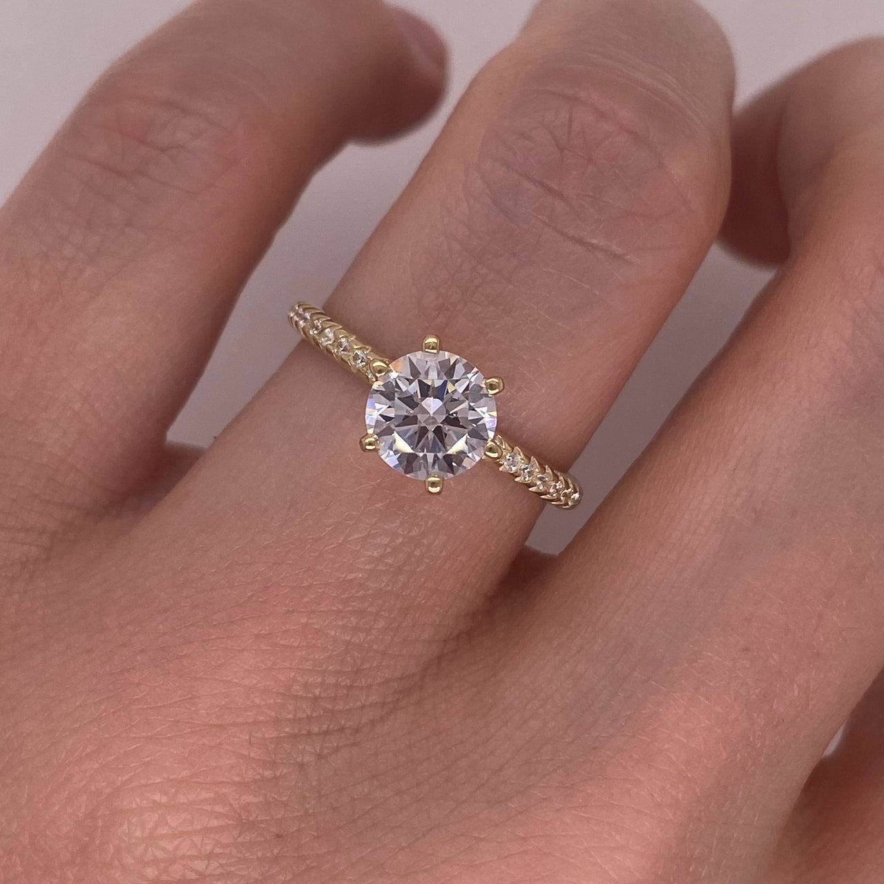 Anillo Oro Amarillo 10k, Estilo Pavé Zirconia 6.5 mm