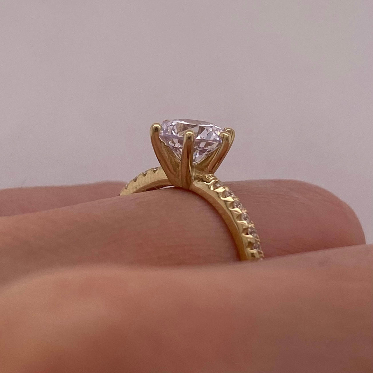 Anillo Oro Amarillo 10k, Estilo Pavé Zirconia 6.5 mm