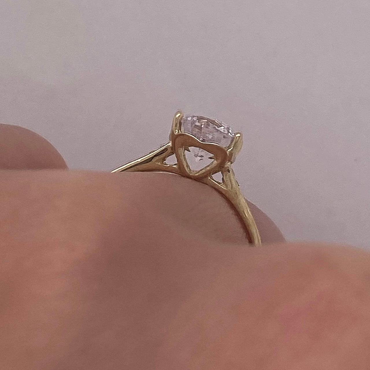 Anillo Oro Amarillo 10k, Estilo Pavé Zirconia Central 6.00 mm