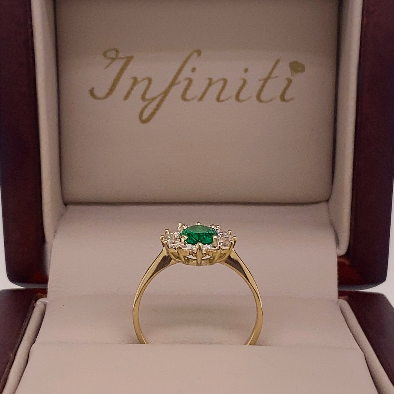 Anillo Oro 10k, Esmeralda Sintética y Halo de Zirconias 7x5 mm