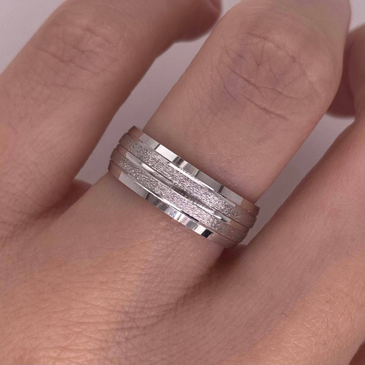 Argolla Oro Blanco 14k - Acabado Diamantado, Ancho de 6 mm