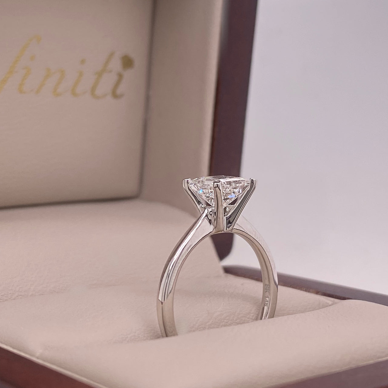 Anillo Oro Blanco 14k - 1.00 CT Diamante de Laboratorio IGI