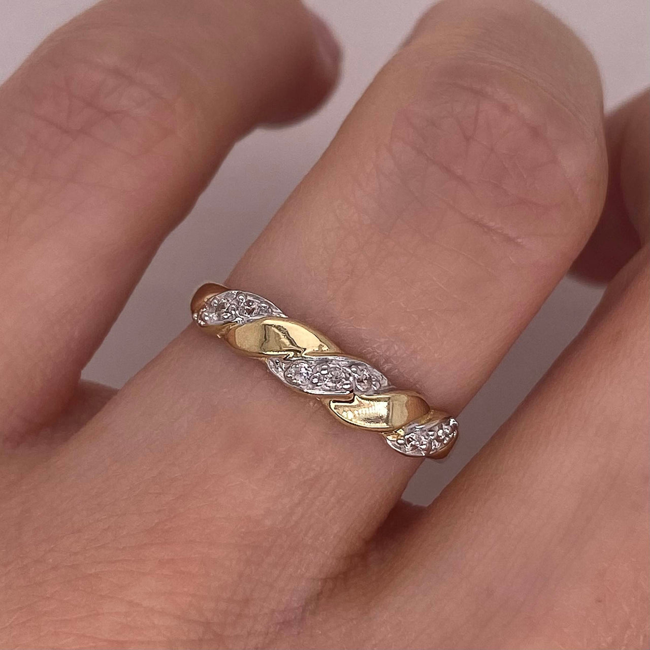 Churumbela Oro 10k Trenzada con Zirconias de 2 mm