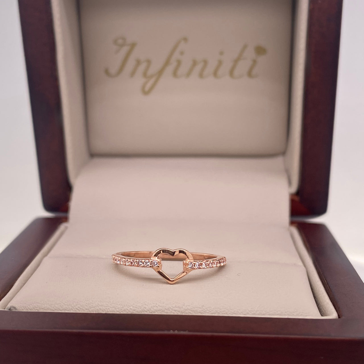 Anillo Oro Rosa 10k Corazón con Zirconias laterales