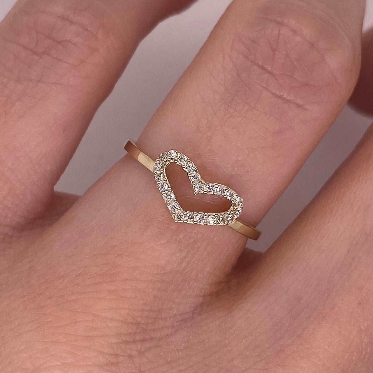 Anillo Corazón Oro 10k con Zirconias