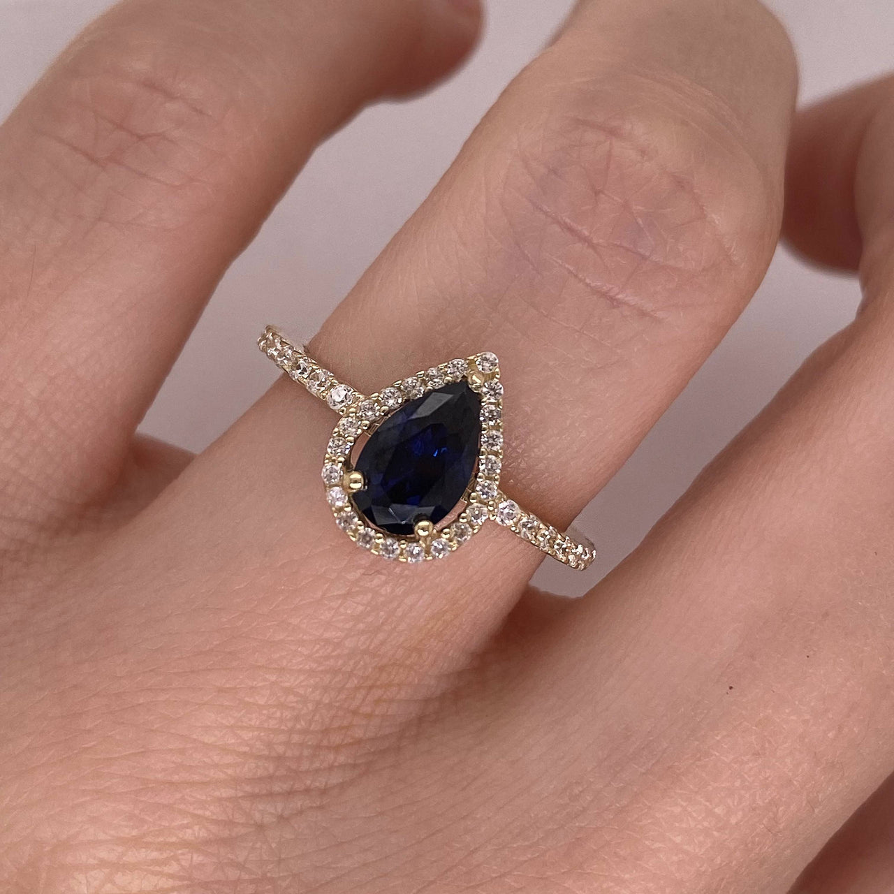 Anillo Oro 10k - Halo forma de Gota con Zirconias