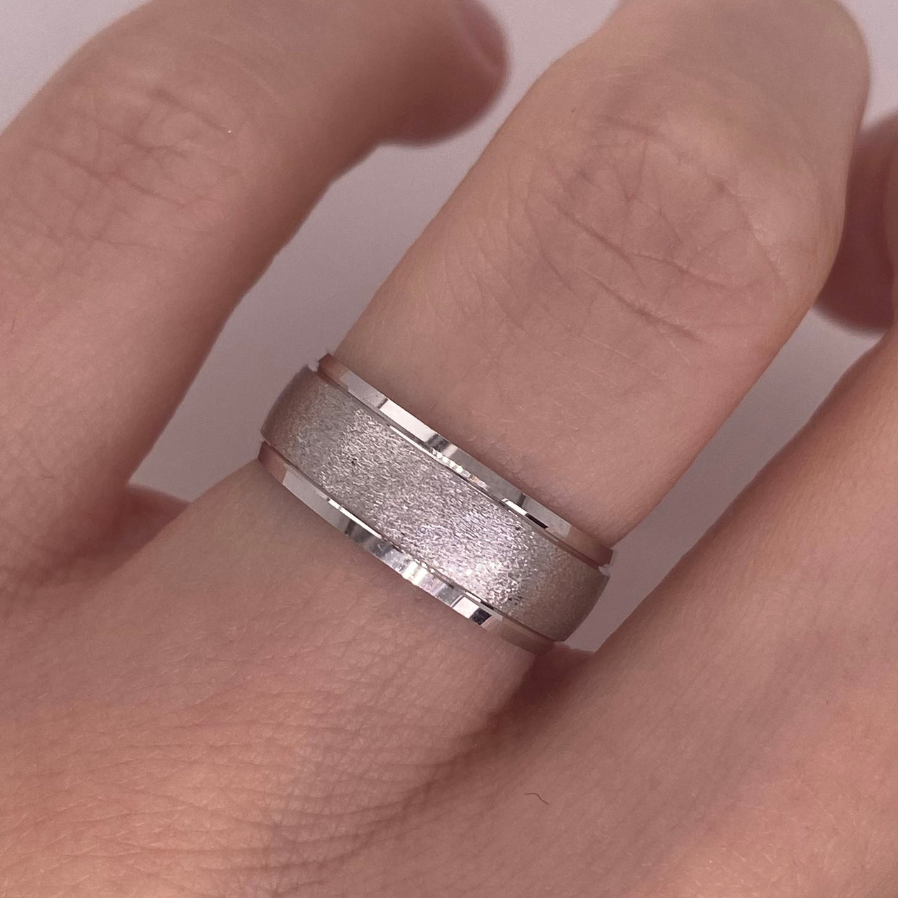 Argolla Oro Blanco 14k - Acabado Texturizado, Ancho de 6 mm