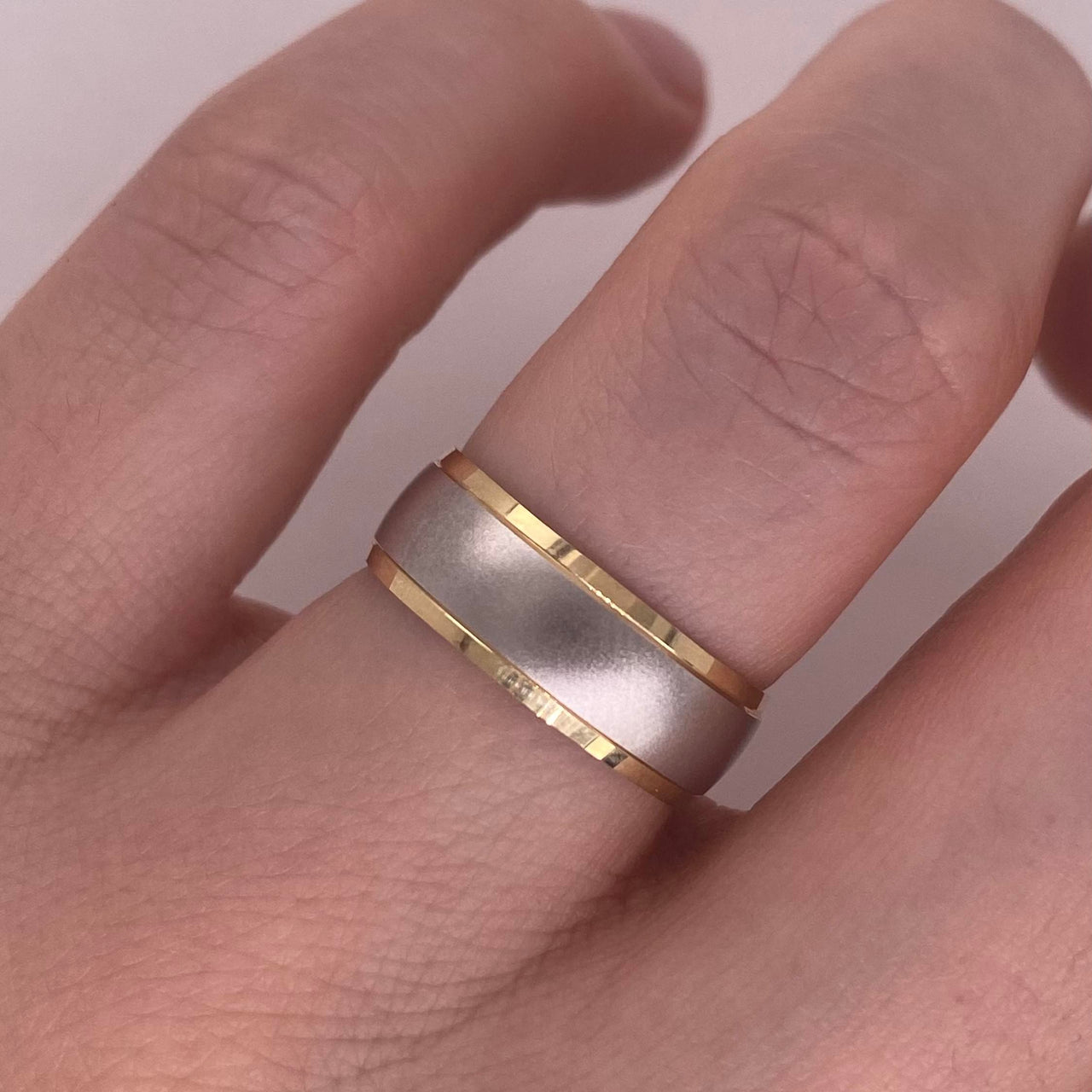 Argolla Oro Combinado 14k - Acabado Liso Mate Platinado, Ancho 6 mm