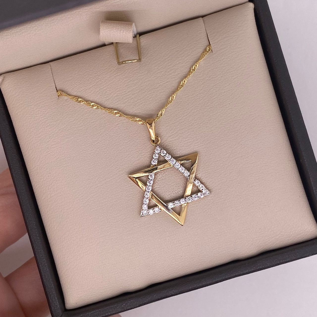 Dije Oro 10k - Estrella de David con Zirconias de 1.5 cm Ancho