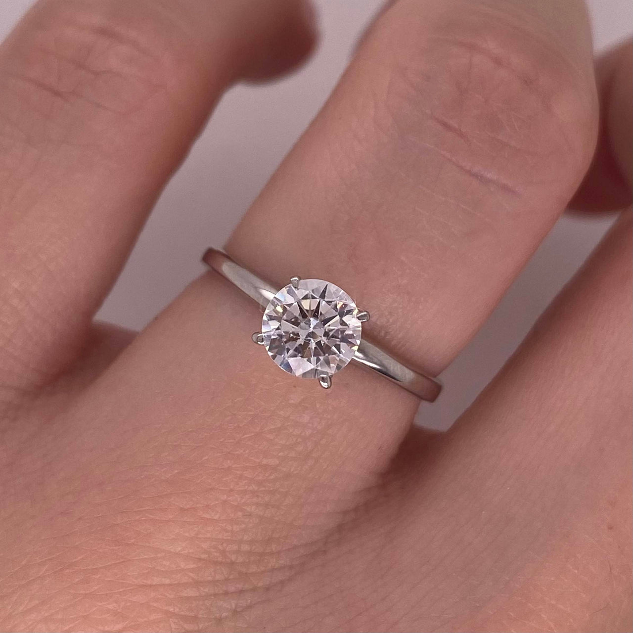 Anillo Oro Blanco 14k, Solitario con Zirconia de 5.50 mm
