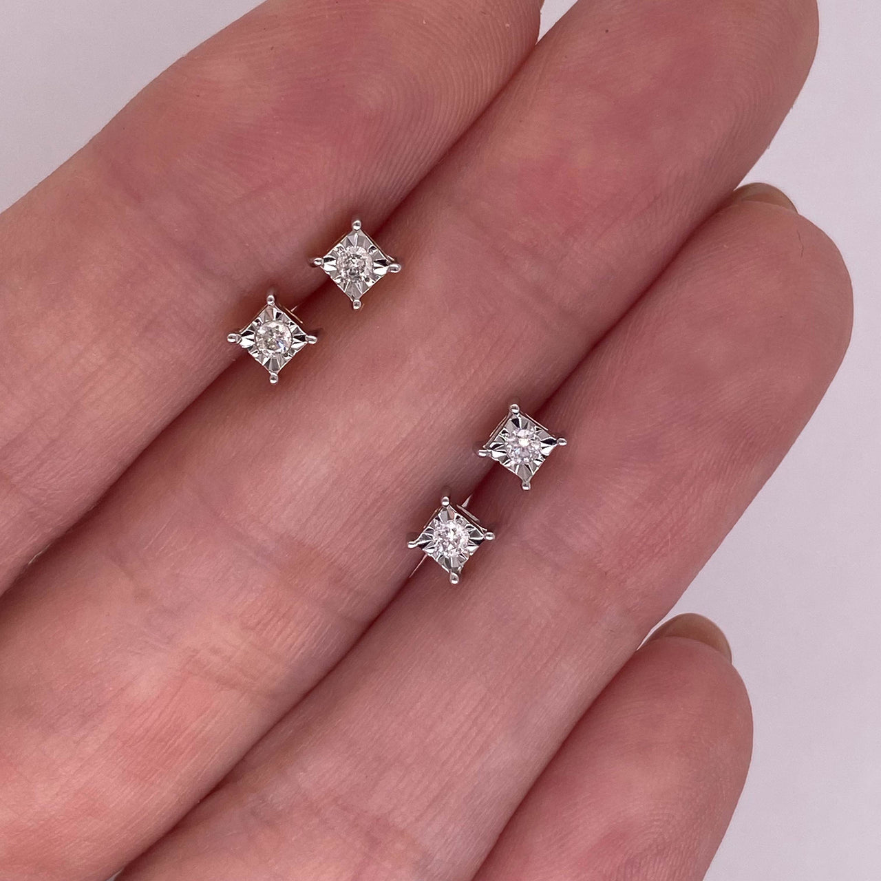 Broqueles Oro Blanco 10k - Diamante 0.05 ctw