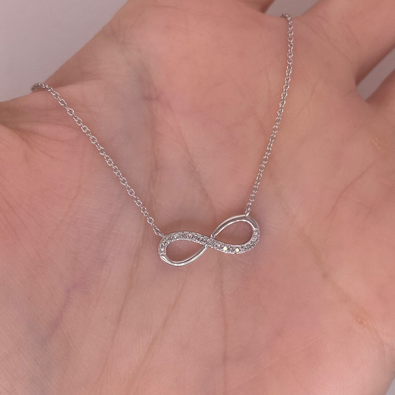 Gargantilla Oro Blanco 14k - Infinito con Diamantes 5 pts Totales
