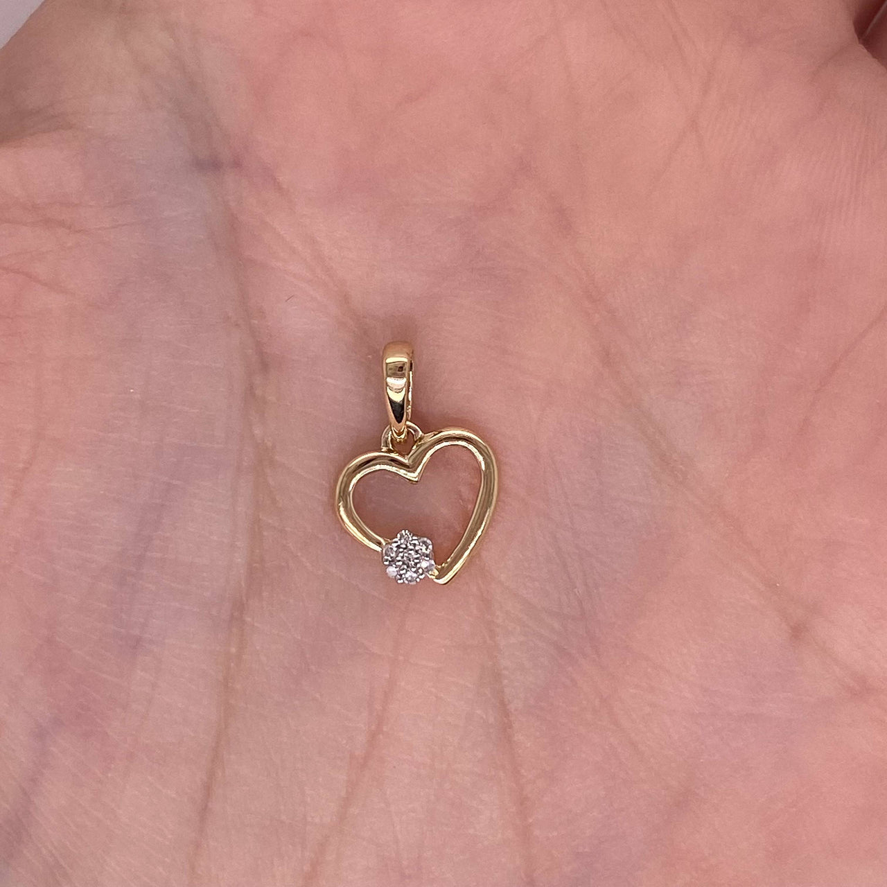 Dije Oro 14k - Corazón con Diamantes 0.02 Puntos Totales