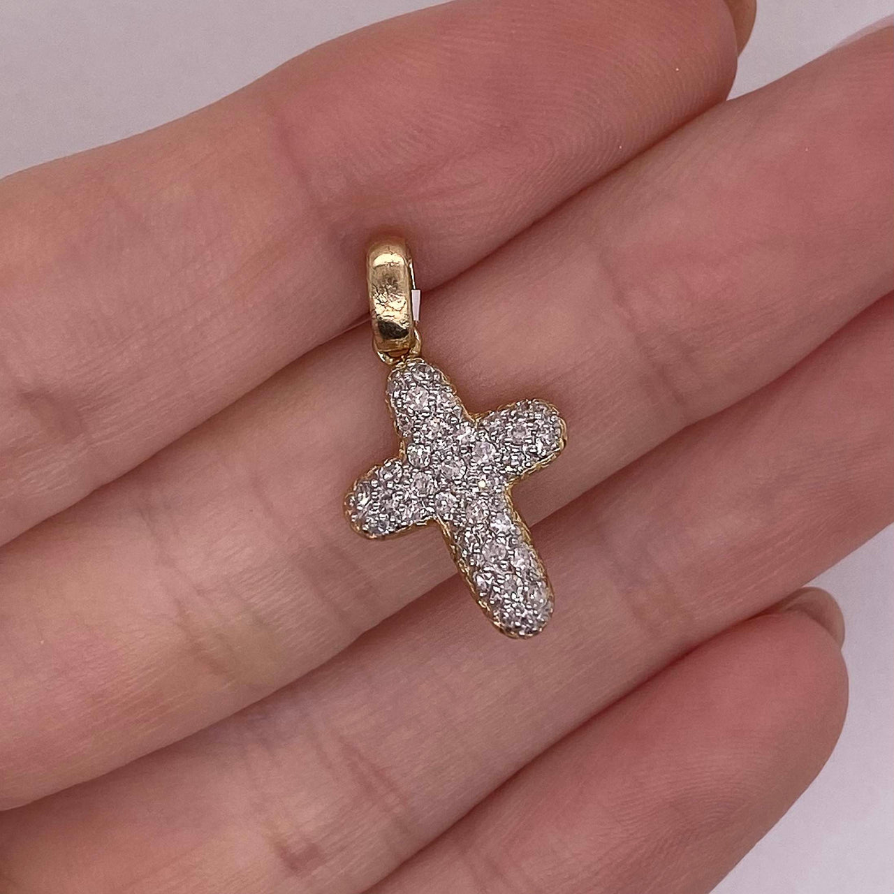 Cruz Oro Amarillo 14k, Diamantes de 22 Puntos Totales